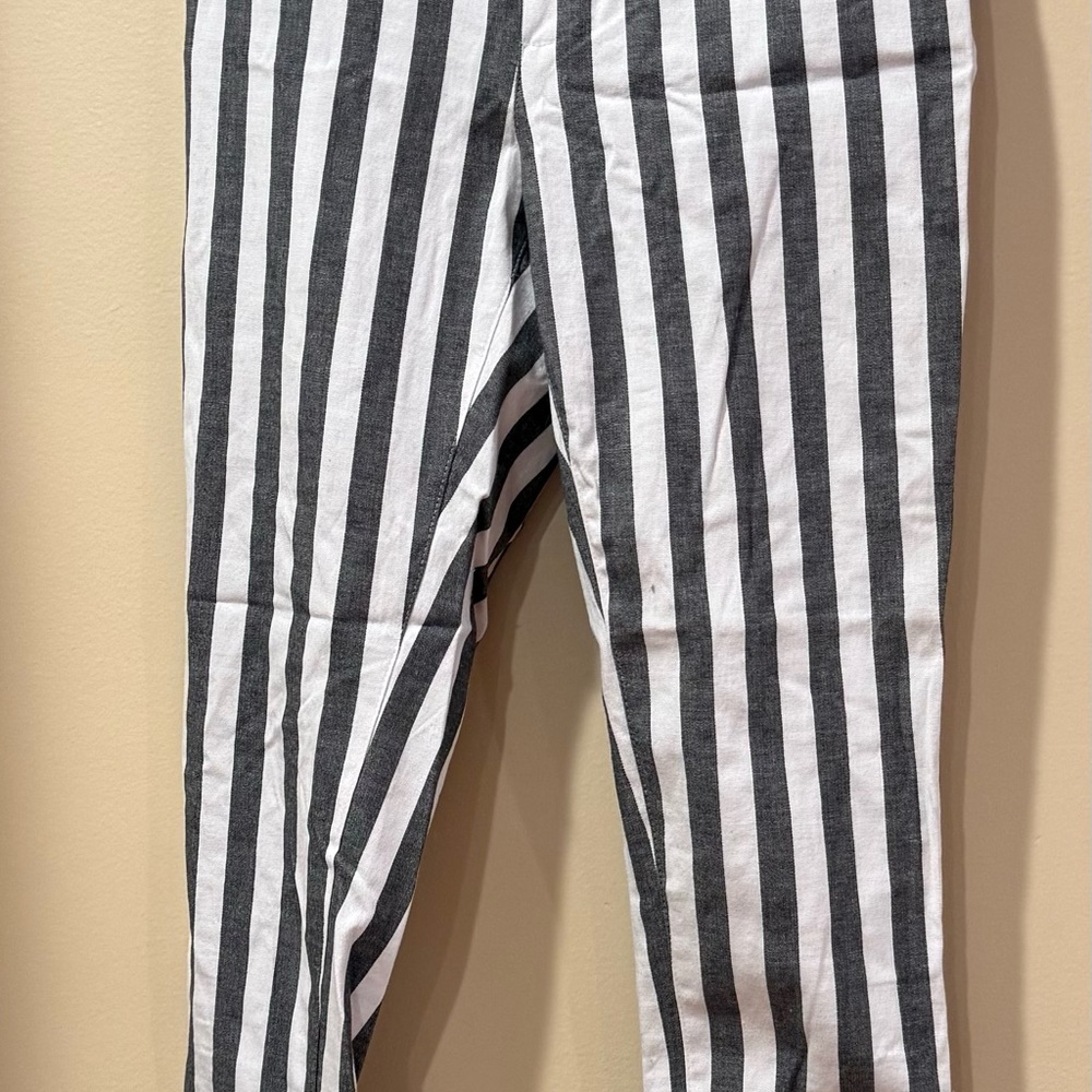 Urban Outfitters Black and White Striped Cropped Pants - Picture 5 of 5